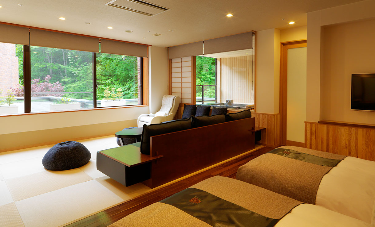 配備露天溫泉浴池&室內三溫暖高級套房