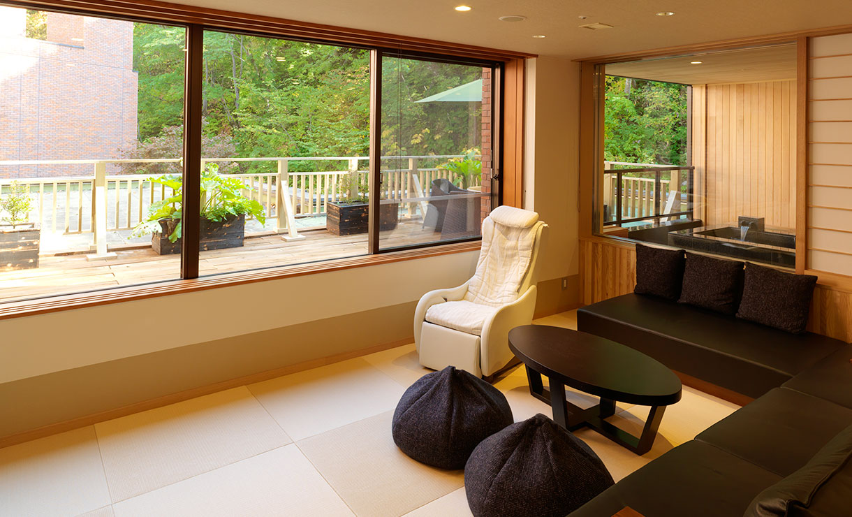 配備露天溫泉浴池&室內三溫暖高級套房